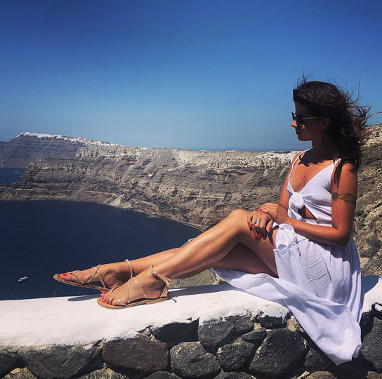 woman_sitting_santorini_greece